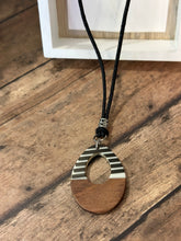 Load image into Gallery viewer, WOOD & RESIN Necklace (N51)