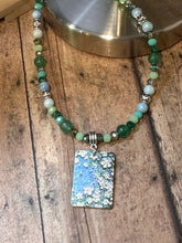 Load image into Gallery viewer, PETITE WHITE FLOWER Necklace (NE22) 20-22&quot;
