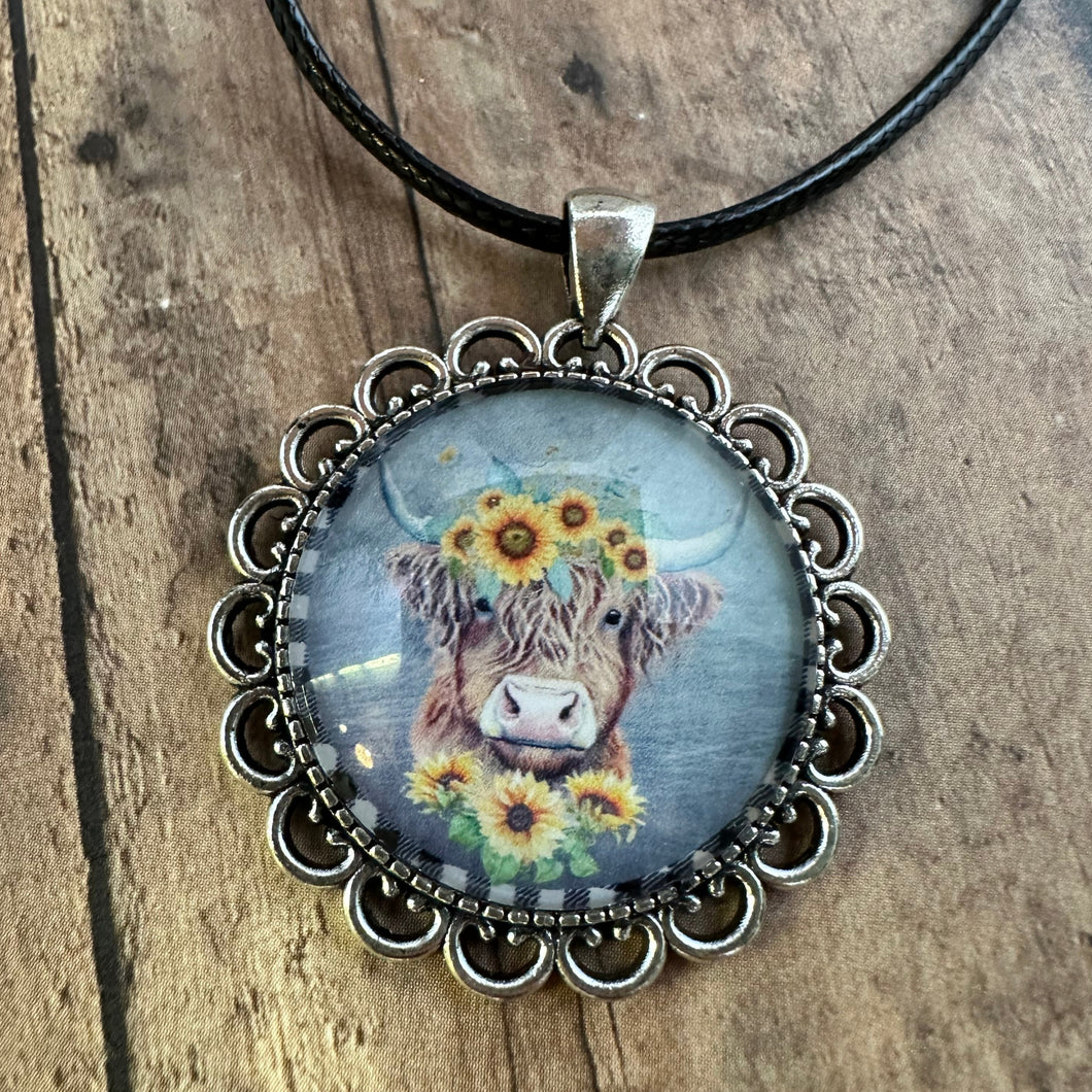 HIGHLAND COW/FLOWERS Necklace (N48) 18-20