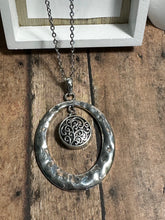 Load image into Gallery viewer, OVAL HAMMERED Snap Necklace 24&quot; (S92)
