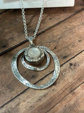 Load image into Gallery viewer, DOUBLE CIRCLE Snap Necklace (S56)
