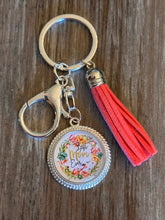 Load image into Gallery viewer, BEST MOM EVER Keychain (K000-17)
