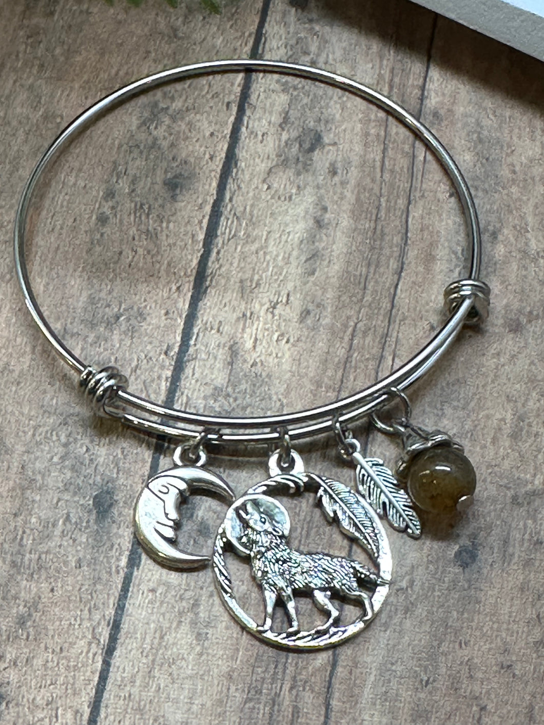 HOWLING WOLF (WOLF)