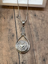 Load image into Gallery viewer, TEARDROP/HEART Snap Necklace (S58)
