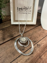 Load image into Gallery viewer, DOUBLE CIRCLE Snap Necklace (S56)
