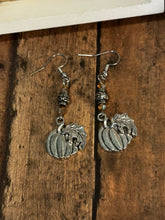 Load image into Gallery viewer, PUMPKIN Necklace (NE20)
