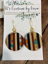 Load image into Gallery viewer, WOOD &amp; RESIN EARRINGS
