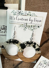 Load image into Gallery viewer, WOOD &amp; RESIN EARRINGS
