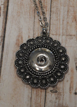 Load image into Gallery viewer, ROUND SCALLOPED Snap Necklace (S04)
