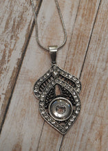 Load image into Gallery viewer, RHINESTONE Pendant Snap Necklace
