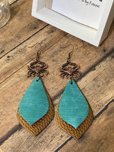 Load image into Gallery viewer, FAUX Leather Crab Earrings (EA0058)
