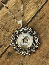 Load image into Gallery viewer, FLOWER/SUNFLOWER Snap Necklace (S54) 24&quot;
