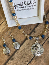 Load image into Gallery viewer, SAND DOLLAR Necklace
