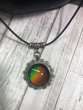 Load image into Gallery viewer, MOOD Color Changing Necklace (N19) 20"
