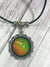 Load image into Gallery viewer, MOOD Color Changing Necklace (N19) 20"
