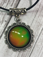 Load image into Gallery viewer, MOOD Color Changing Necklace (N19) 20"
