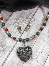 Load image into Gallery viewer, HEART Necklace (NE062)
