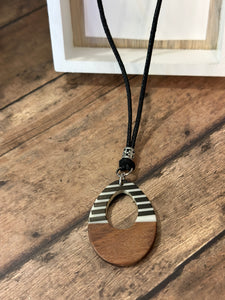 WOOD & RESIN Necklace