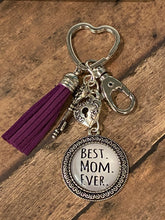 Load image into Gallery viewer, BEST MOM EVER Keychain (K000-17)
