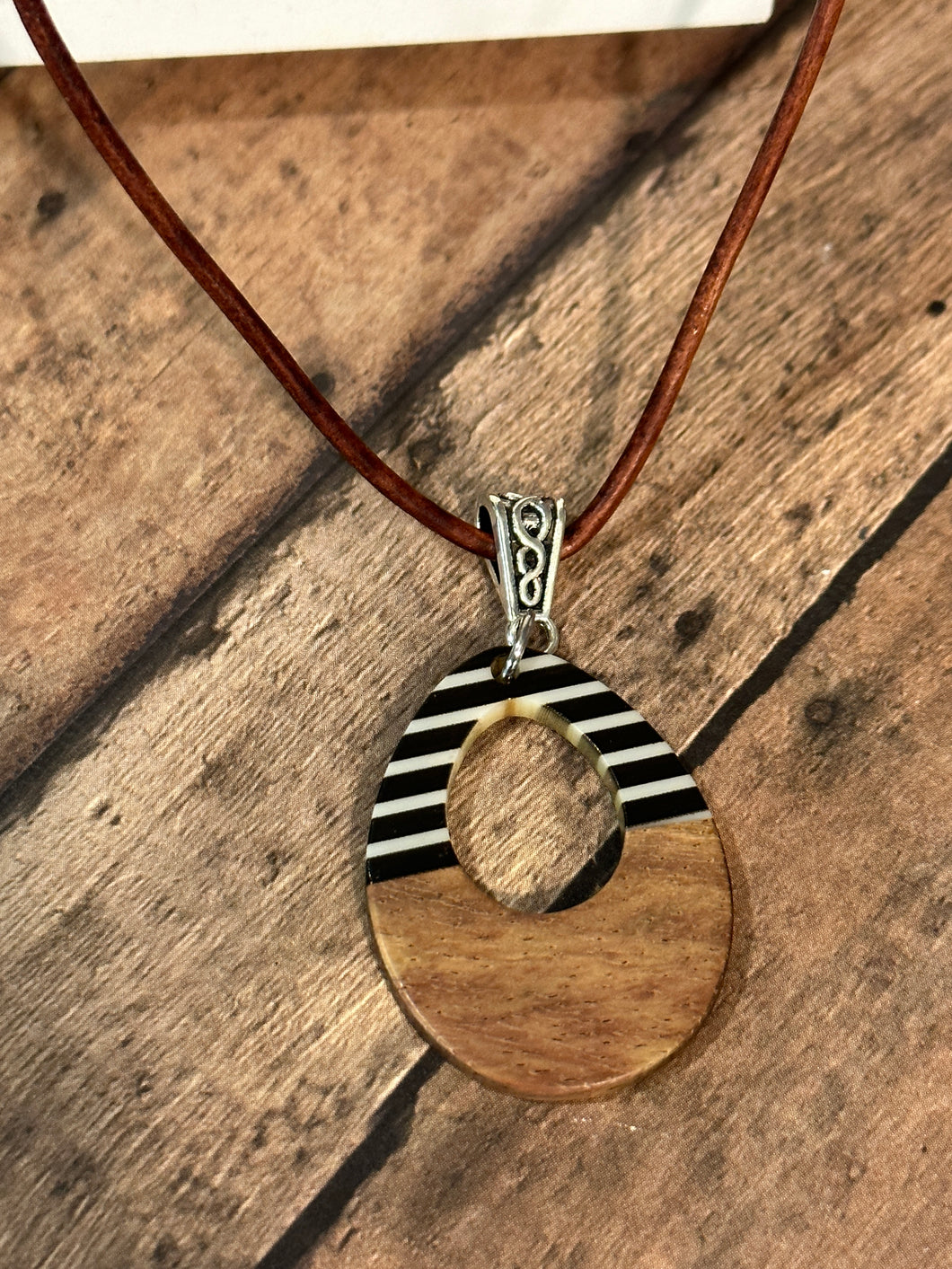 WOOD & RESIN Necklace