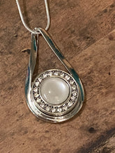 Load image into Gallery viewer, RHINESTONE TEARDROP Snap Necklace (S34)
