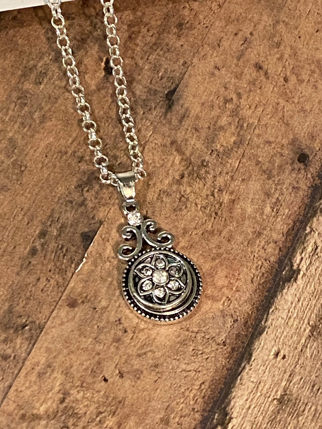 PETITE SWIRL Snap Necklace (S12) 22-24
