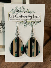 Load image into Gallery viewer, WOOD &amp; RESIN Earrings
