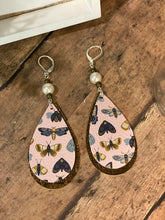 Load image into Gallery viewer, FAUX Leather Butterfly Earrings (EA0035)
