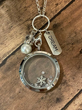 Load image into Gallery viewer, MEMORY LOCKET w/Snowflakes &amp; Sparkles
