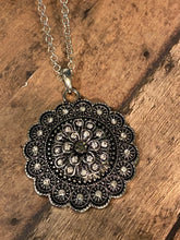 Load image into Gallery viewer, ROUND SCALLOPED Snap Necklace (S04)
