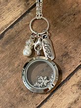 Load image into Gallery viewer, MEMORY LOCKET w/Snowflakes &amp; Sparkles
