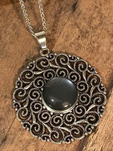 Load image into Gallery viewer, ROUND MEDALLION Snap Necklace (S52)
