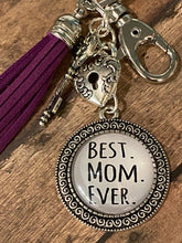 Load image into Gallery viewer, BEST MOM EVER Keychain (K000-17)
