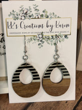 Load image into Gallery viewer, WOOD &amp; RESIN Earrings
